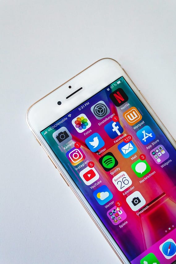 Advantages & Disadvantages of Social Media